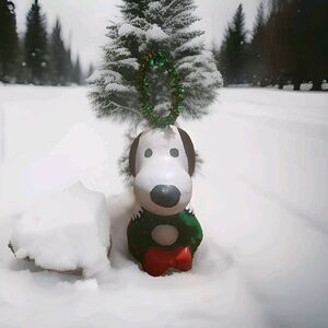 Vintage Ceramic Peanuts Snoopy Holding Wreath Ornament Christmas